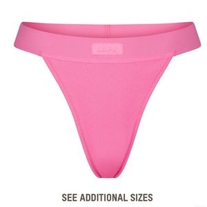 Skims cotton rib thong 🩷